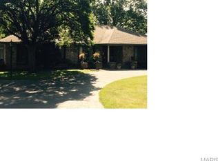 334 Lyonnais Dr, Saint Louis, MO 63141