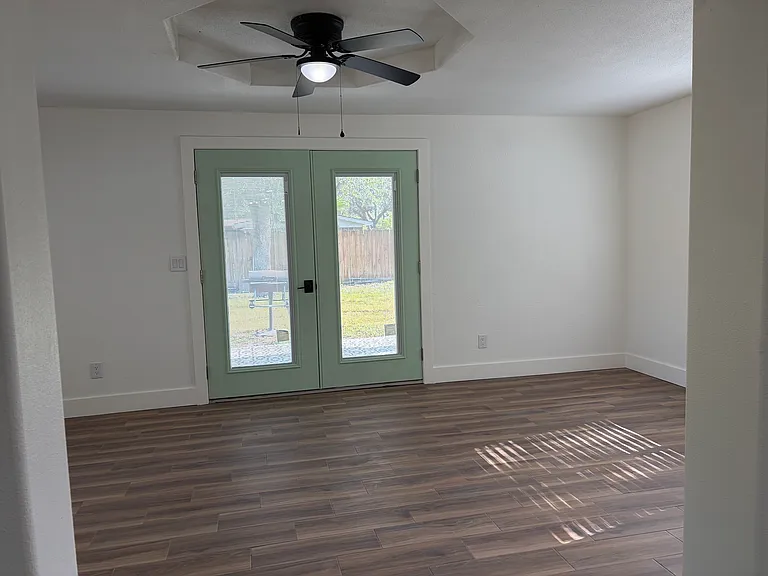 712 Harvey St — Photo 39
