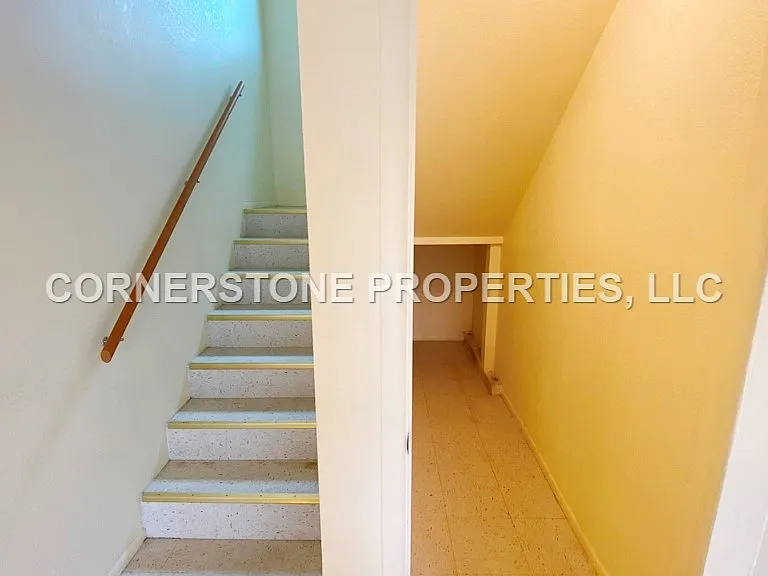 670A Hunalewa St #1 — Photo 3