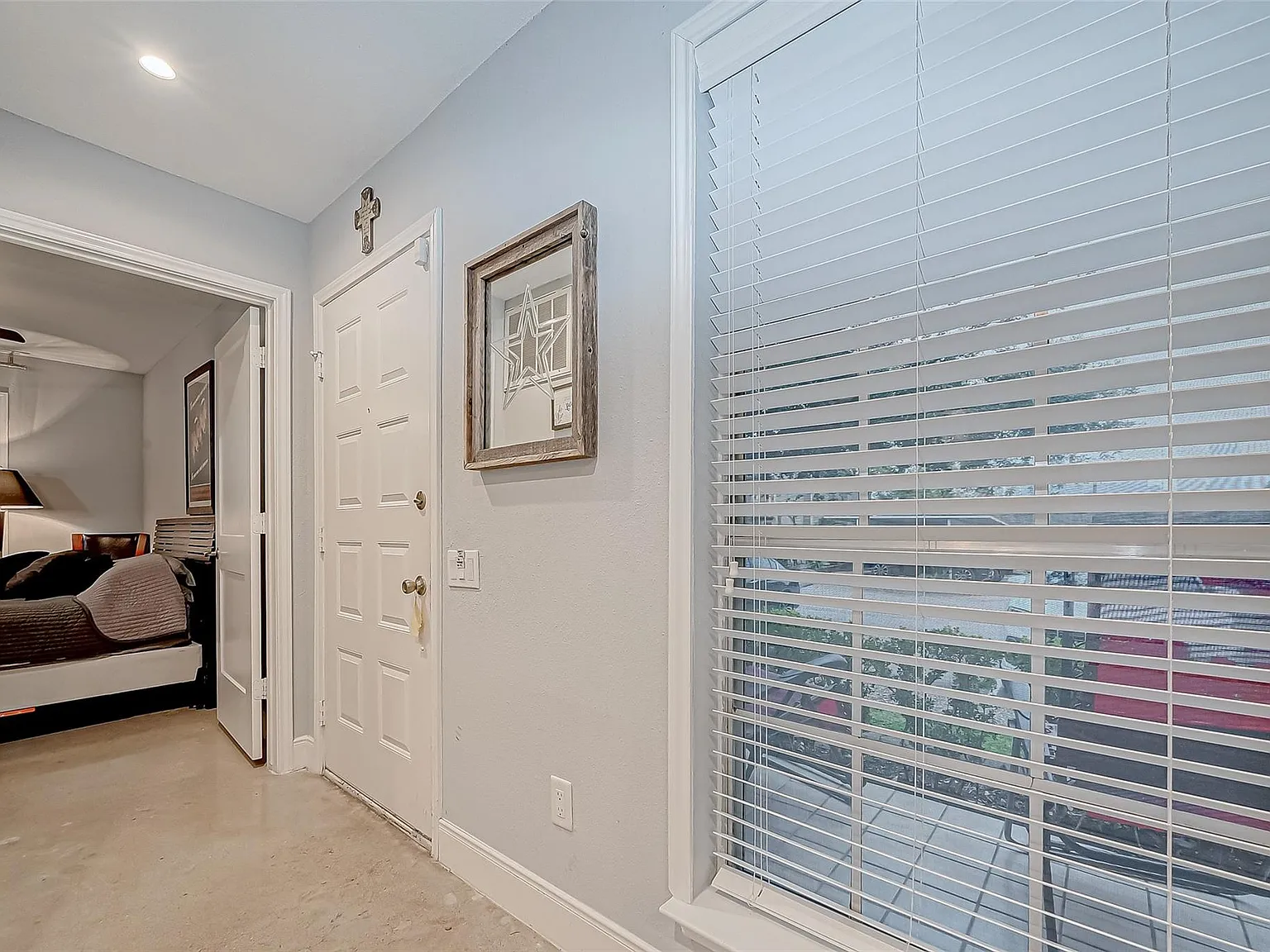 2 bed, 820 sqft, $1,800 — Photo 2