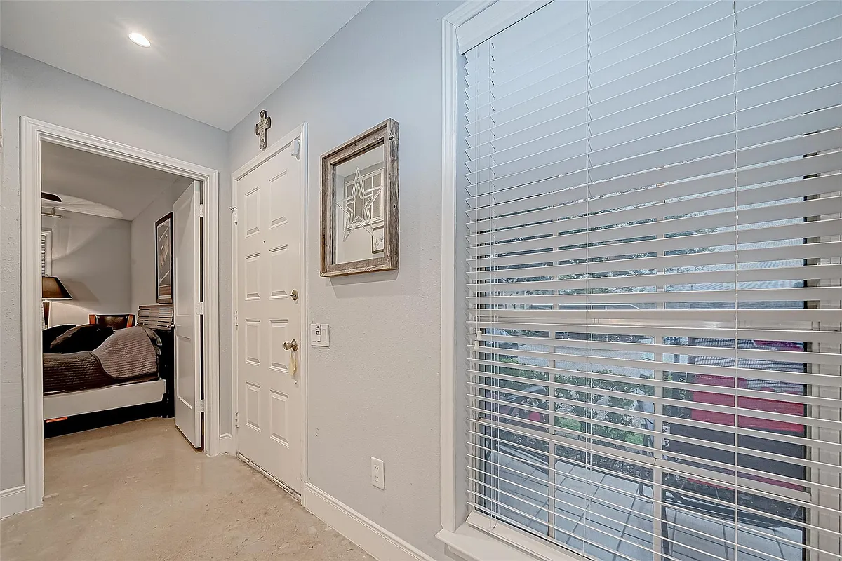 Building Photo - 1860 White Oak Dr #375