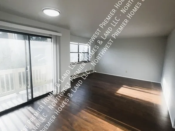 114 NW 3rd Pl #E, Renton, WA 98057