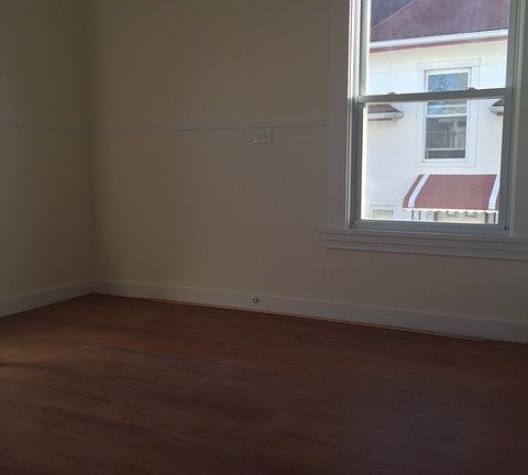 4th image of 133 Rich Ave