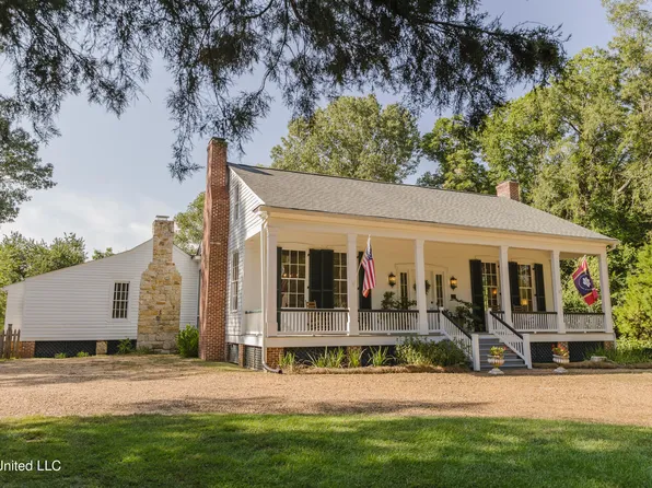 233 N Oak St, Raymond, MS 39154