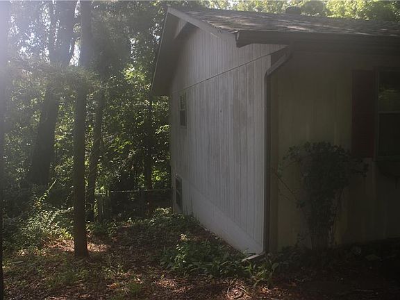 2nd image of 15982 Hickory Dr