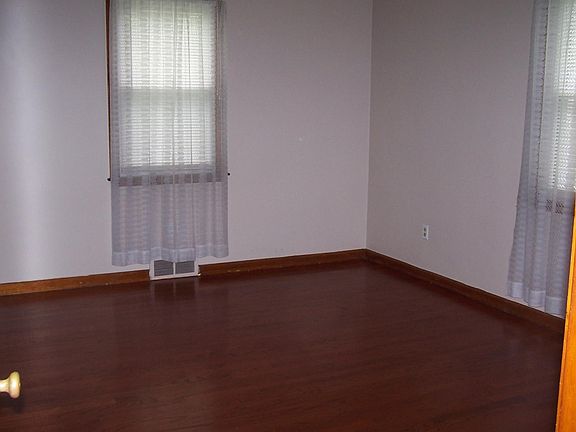 Master Bedroom 1st Flr- 11.8 ft x 15.2 ft