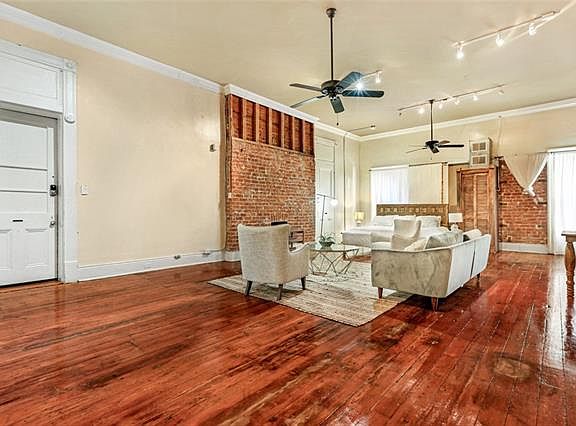 3rd image of 137 Carondelet St #401