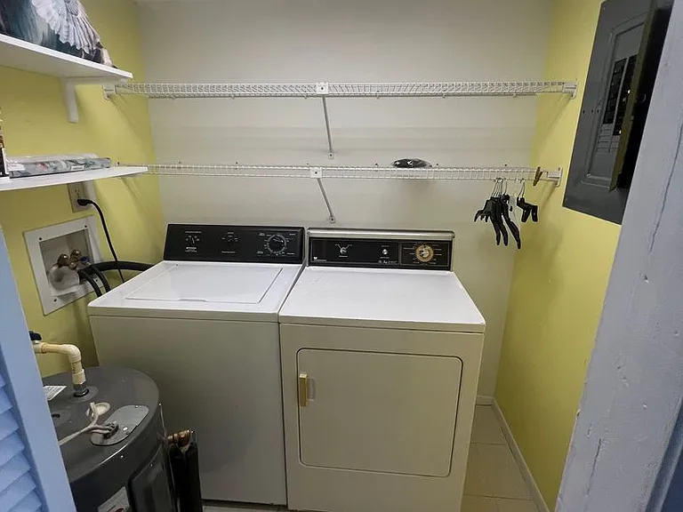 1433 Mediterranean Dr #E — Photo 21