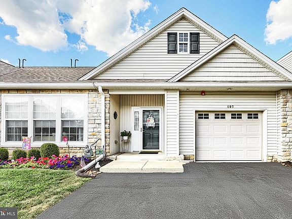3rd image of 407 Crestview Ln #407