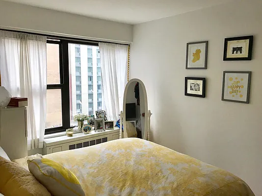 Rented by Manhattan Apartment Organization | media 48