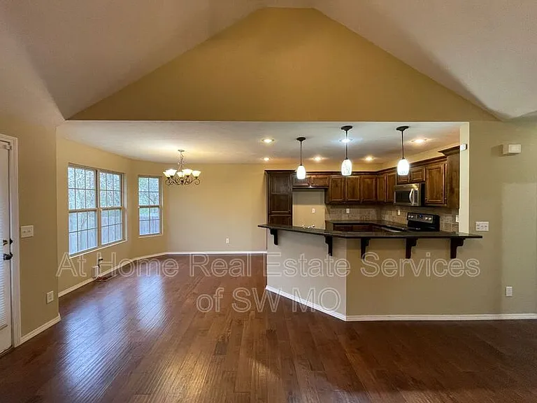 4576 Greenridge — Photo 3
