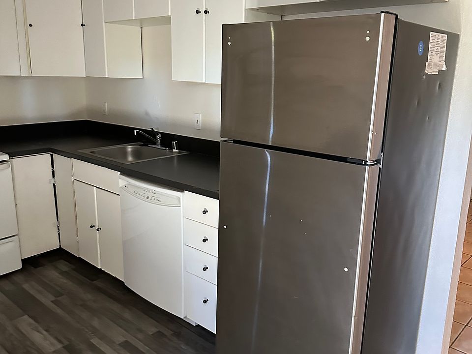 1st image of 722 Northfield Dr APT B
