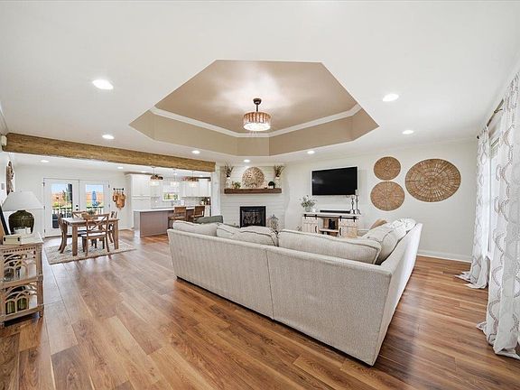 4th image of 551 Sunny Slope Dr