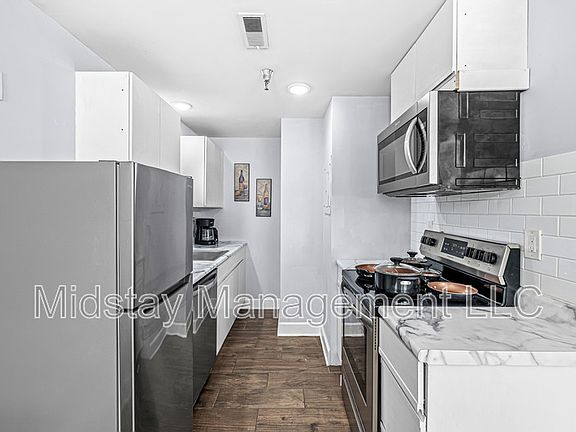 2nd image of 230 E 9th St