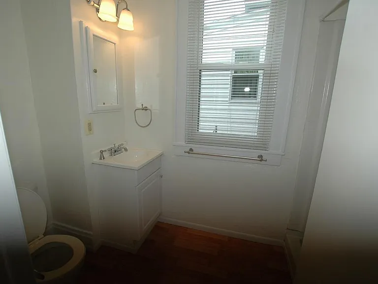 1510 Moore St — Photo 6