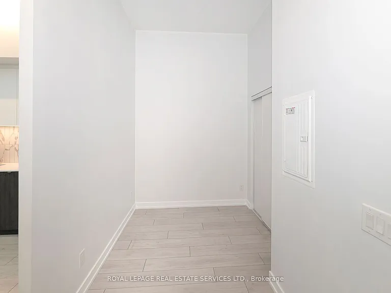 500 Dupont St #201 — Photo 10
