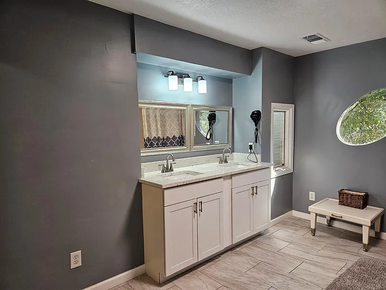 2914 S Mendenhall Rd — Photo 31