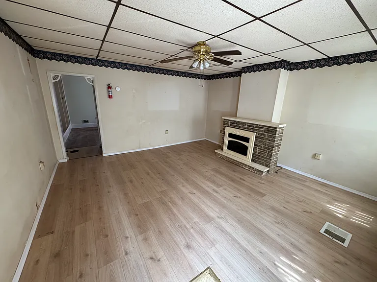 1130 W Norwegian St — Photo 2