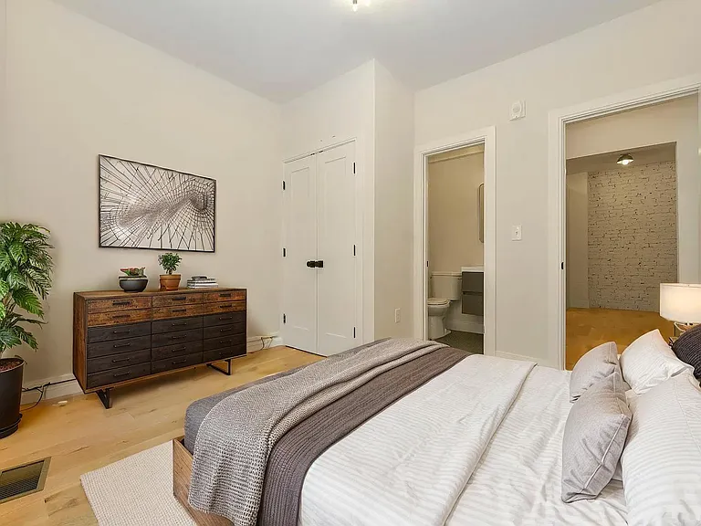 200 Maverick St #3 — Photo 6