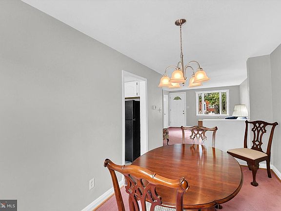 5th image of 7839 Hillsway Ave