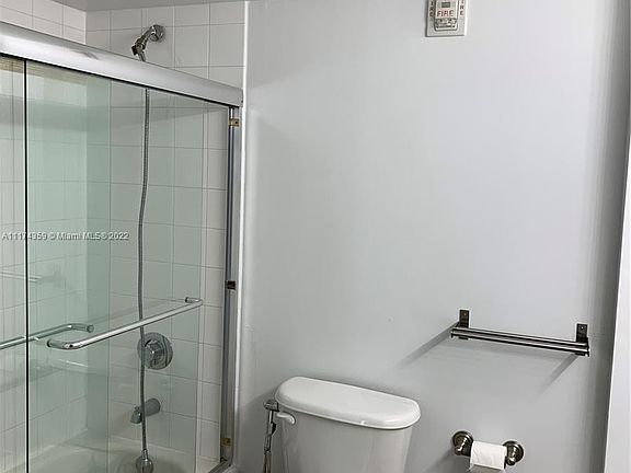 4th image of 12100 Brickell Ave