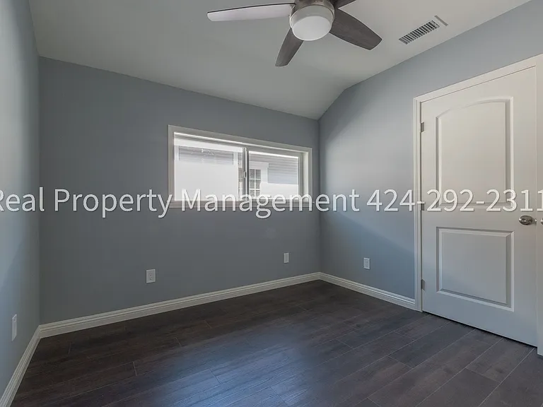 1352 E 23rd Street — Photo 30