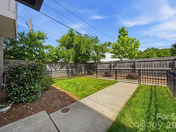 3rd image of 1221 Queen Lyon Ct