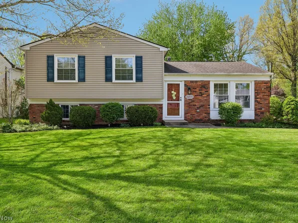 26915 Oxford Park Ln, Olmsted Township, OH 44138