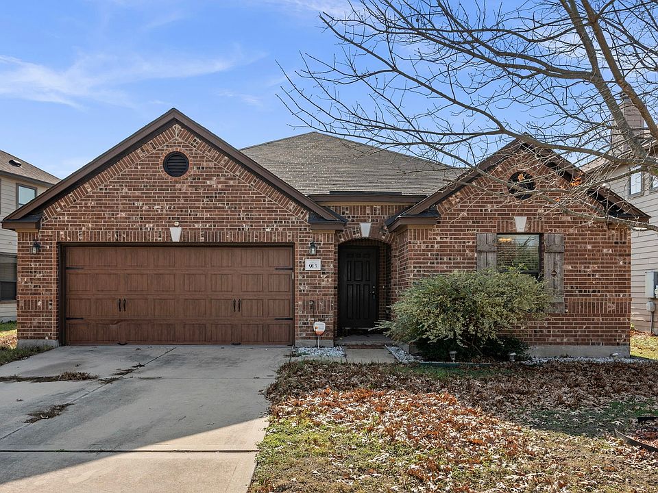1st image of 913 Mahomet Dr