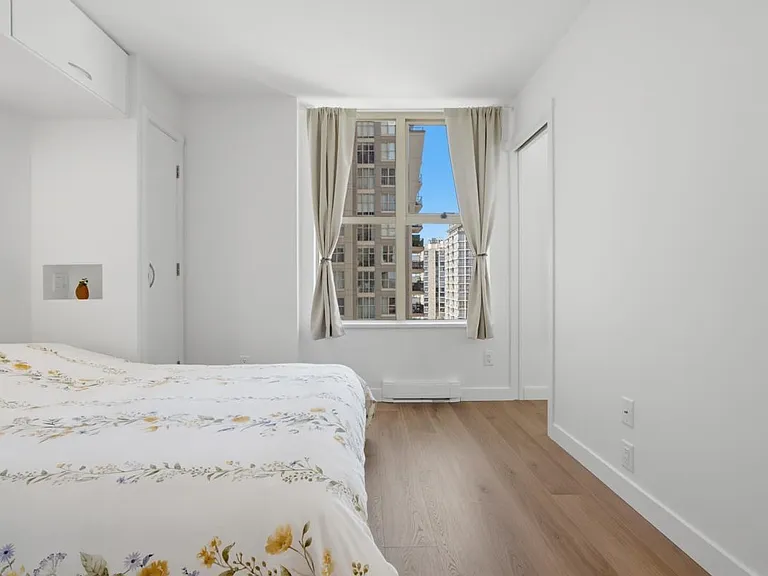 969 Richards St #1402 — Photo 13