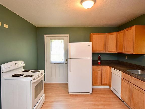 3rd image of 310 Pilley St