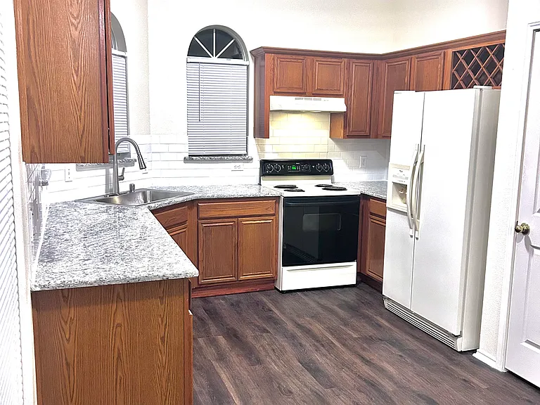 534 Meadow Ln — Photo 9