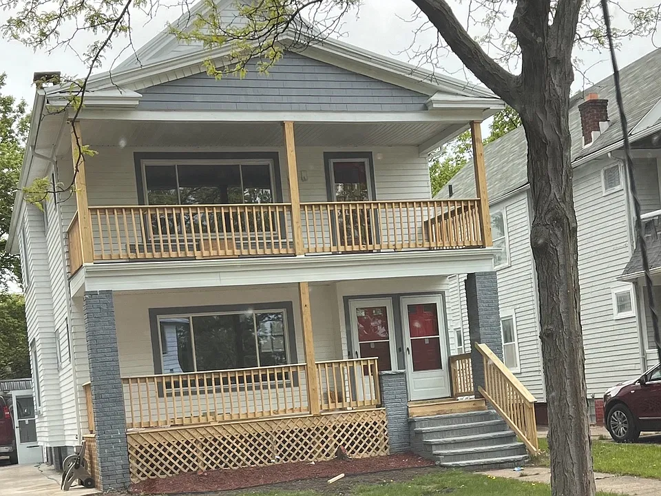 1744 Victoria Rd #1