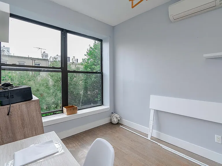 484 Harman St #2L — Photo 7