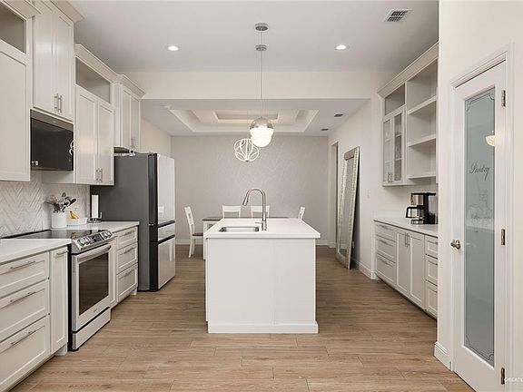 5th image of 1007 W Sycamore Ave