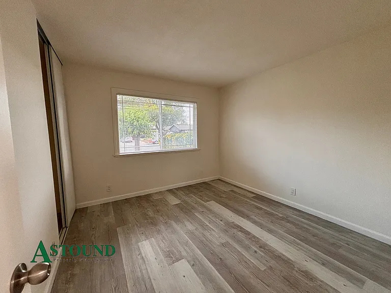 2627 Prestwick Ave — Photo 12