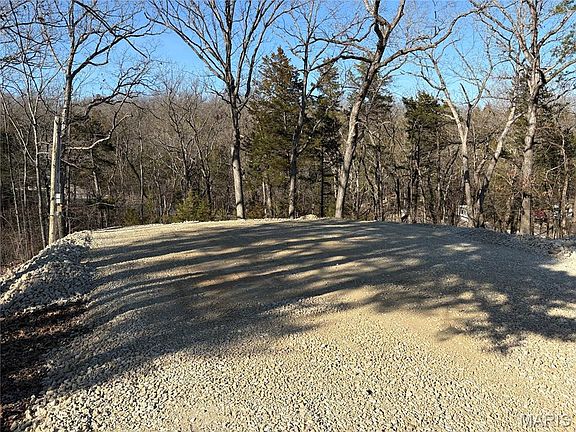 4th image of 336 Lake Shore Dr N