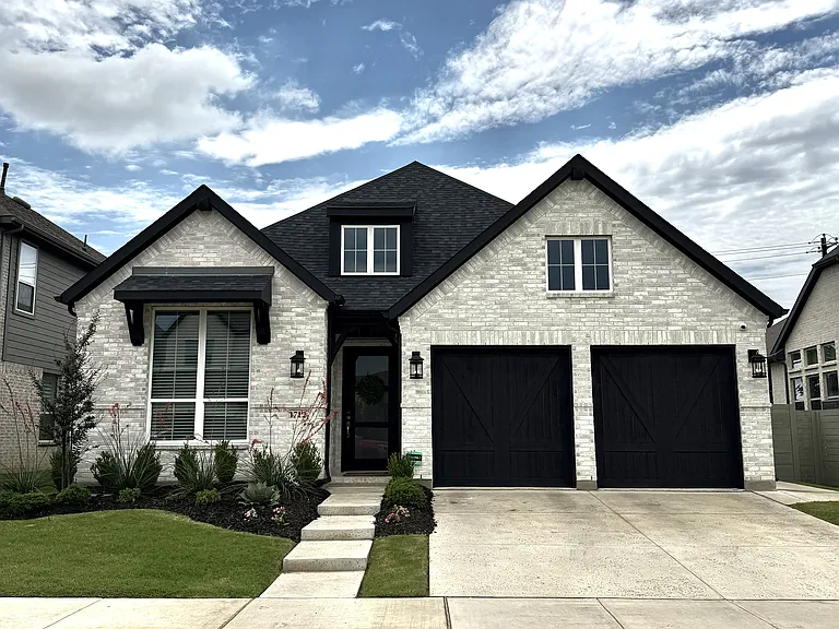 1712 Friendship Ln — Photo 3