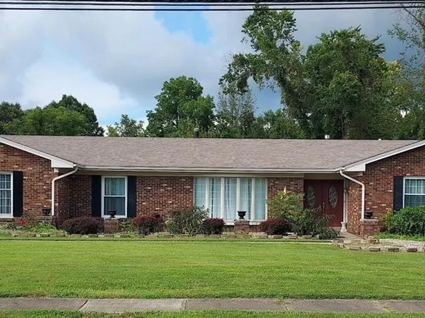 902 Scenic Dr, Radcliff, KY 40160