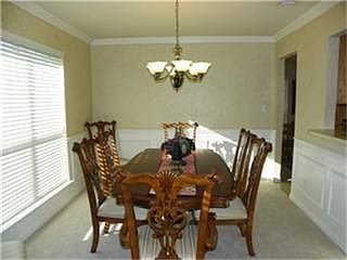 3rd image of 523 Oakcrest St