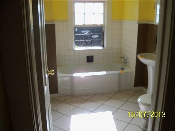 5th image of 215 N Baker St
