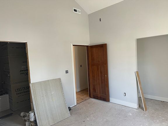 3rd image of 3356 Hovey St