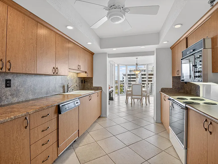 2917 S Ocean Blvd #902 — Photo 9