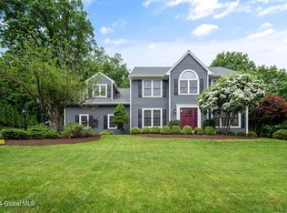 206 Shaker Ridge Dr, Niskayuna, NY 12309