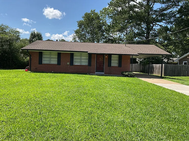 15 Lindsey Ter NW — Photo 1