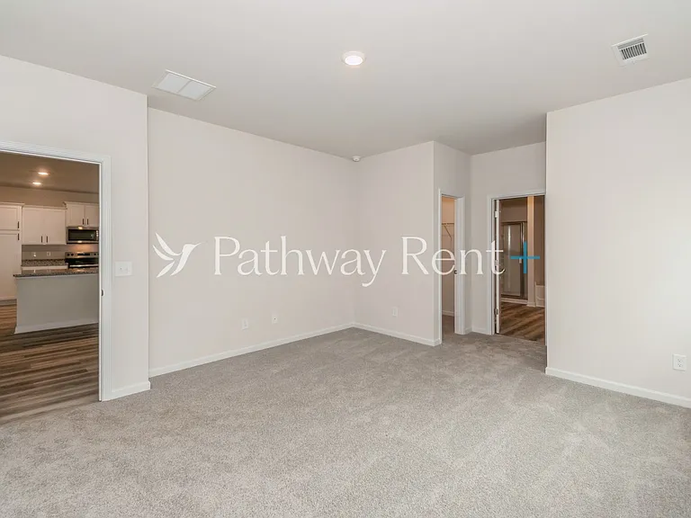 603 Mackenzie Cv — Photo 10