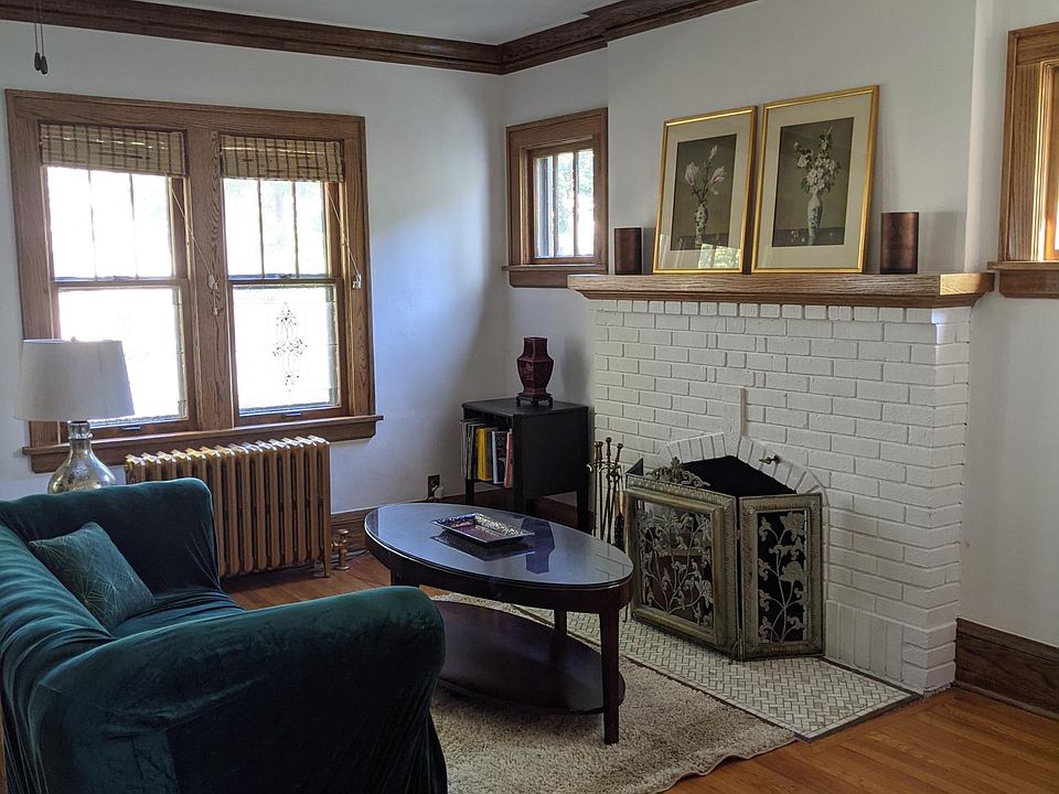 1st image of 2110-2110 W Hartford Ave