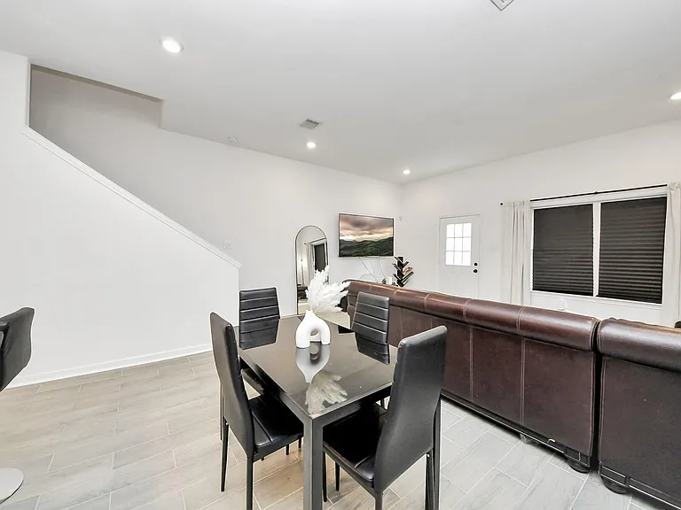 4613 Ireland St #B — Photo 18