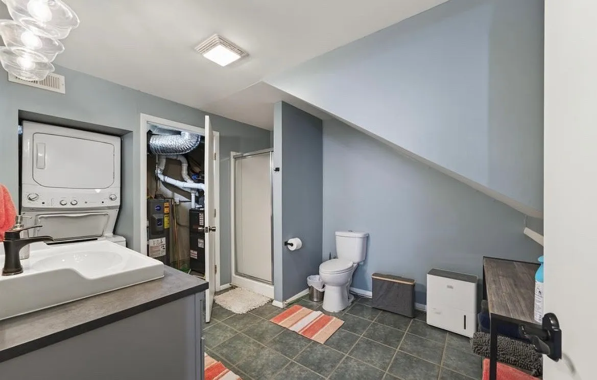 2 bed, 1040 sqft, $1,950 — Photo 4