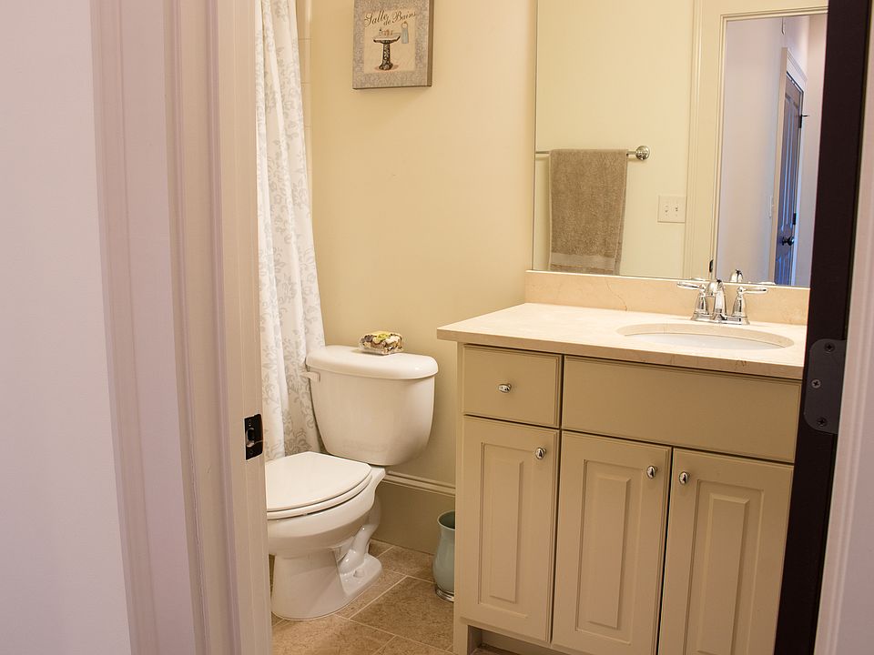 1st image of 220 Faw Cir
